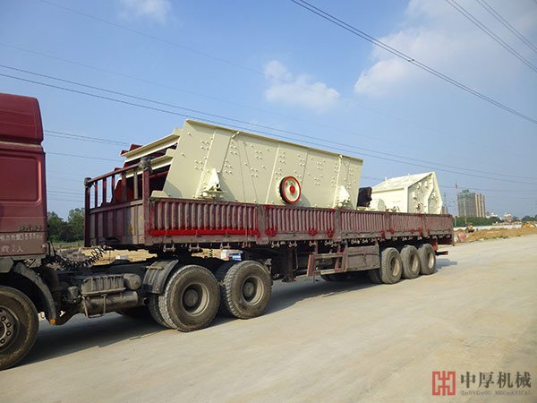 PE750X1060石料制砂生產(chǎn)線發(fā)貨現(xiàn)場(chǎng)